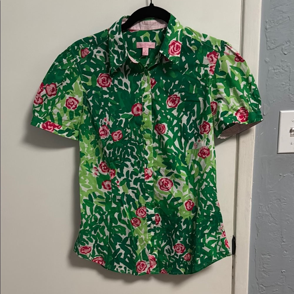 EUC Lilly Pulitzer Women’s Short Sleeve Floral Button-Up Shirt.  Sz 10.